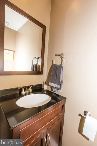 211 Cherrywood Ct, Pottstown PA 19464-9230 exterior