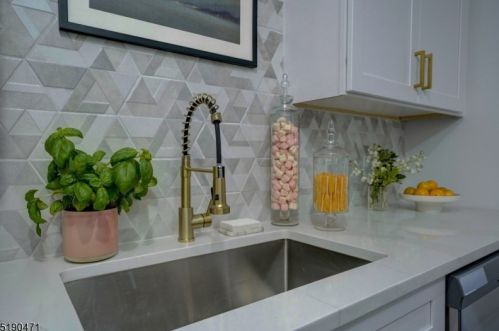 15 Normandy Cir, Hopatcong NJ  07843-1840 exterior