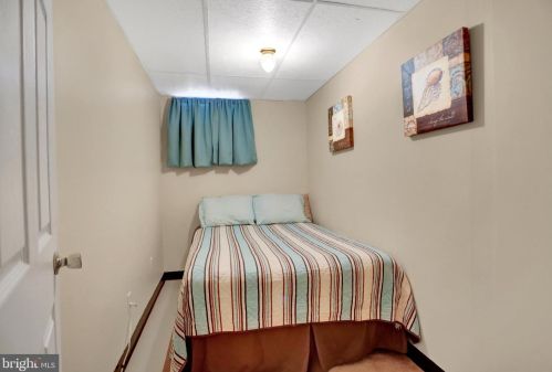 484 Columbus Ave, Littlestown PA 17340-1516 exterior