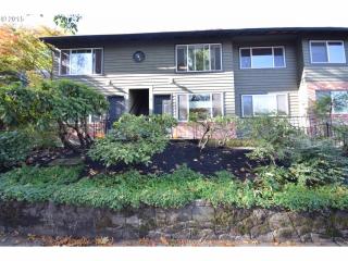 1515 22nd Ave, Portland, OR 97214-4889