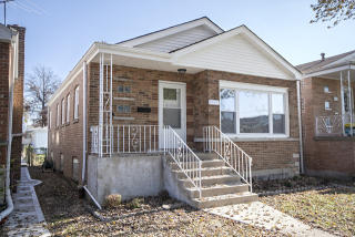 4817 Lamon Ave, Chicago, IL 60638-2122