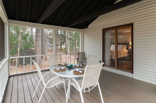 136 Sewalls Fls Rd, Concord NH 03301-4725 exterior