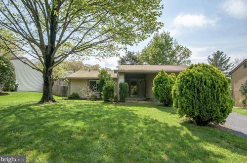 6811 Vantage Dr, Alexandria, VA 22306-1241