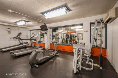 1700 56th St, Chicago IL  60637-1970 exterior