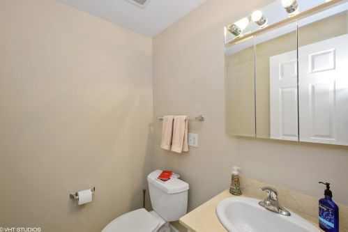 1440 Roscoe St, Chicago IL  60657-1330 exterior