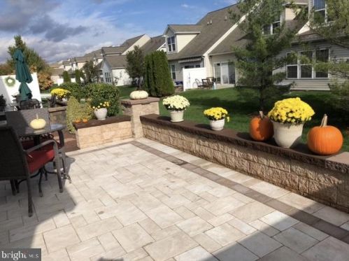 49 Falcon Ct, Trenton NJ 08690-2466 exterior