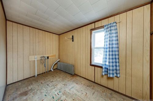 104 St, Killingly CT 06239-1927 exterior