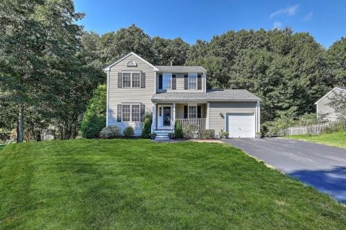 38 Fieldstone Dr, Coventry, RI 02816-8723