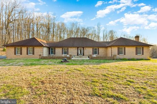 925 Hunting Lake Dr, Huntingtown, MD 20639-2703