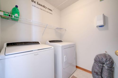 2169 Shamrock Pl, Chaska MN 55318-5404 exterior