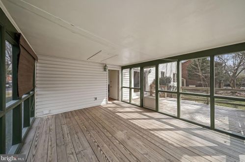 9924 Bedfordshire Ct, Rockville MD 20854-2015 exterior