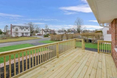 37 Astor Ct, Commack NY 11725-3723 exterior