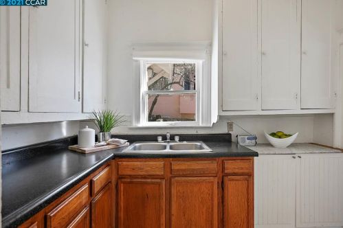 1601 Harmon St, Berkeley CA 94703-2415 exterior