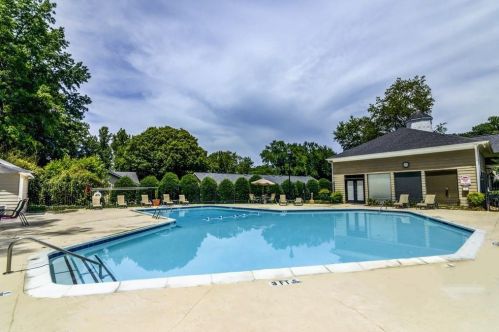 207 Brighton Pt, Atlanta GA 30328-1372 exterior