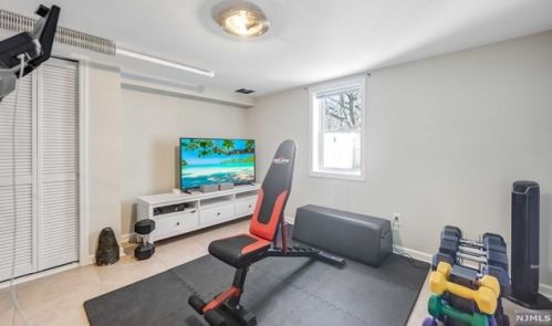 152 Madison Ave, Cresskill NJ 07626-1301 exterior