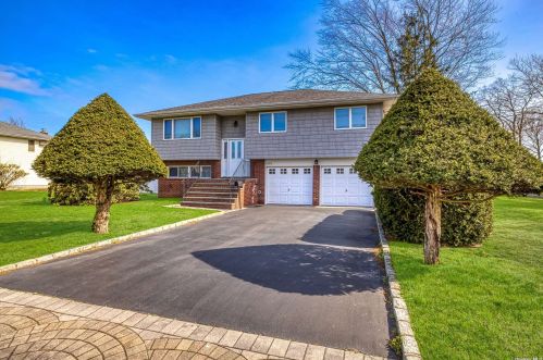 1001 7th St, Babylon, NY 11704-4209