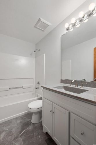 3919 Southern Aire Dr, Saint Louis MO 63125-4440 exterior