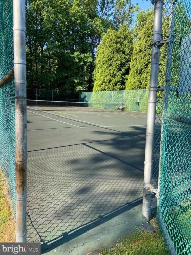 7425 Democracy Blvd, Bethesda MD  20817-1228 exterior