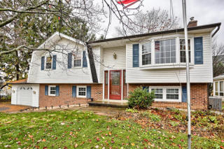 2122 Coventry Rd, Lancaster, PA 17601-3031