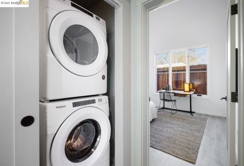 1429 10th St, Berkeley CA 94710-2328 exterior