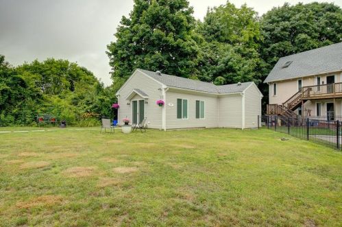 1 Indian Ter, Middletown RI 02842-5721 exterior