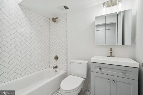 1121 26 St, Philadelphia PA 19146-3849 exterior