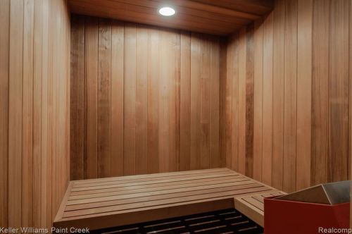 5394 Abbey Rd, Rochester MI 48307-2400 exterior