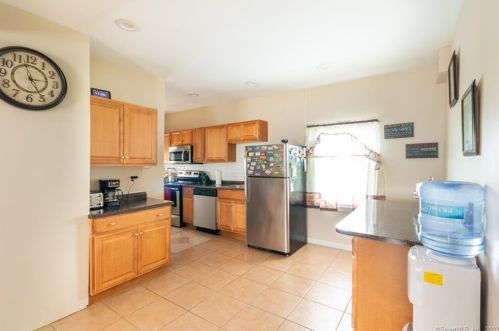 376 Chestnut St, New Britain CT 06051-2309 exterior