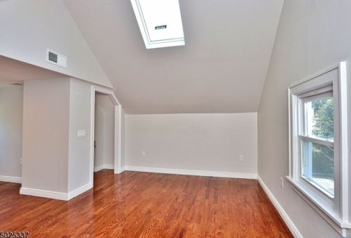 34 Enfield Ave, Montclair NJ 07042-3118 exterior