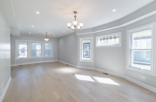 5437 Thomas St, Chicago IL 60651-2813 exterior