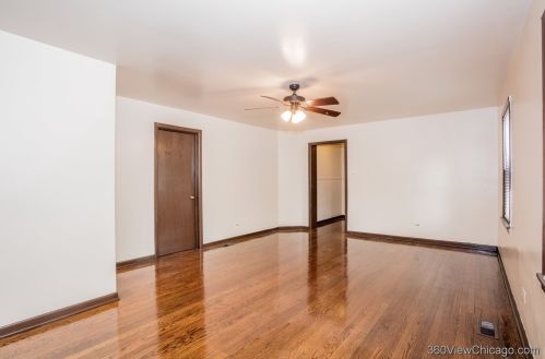 6900 Campbell Ave, Chicago IL 60645-4604 exterior