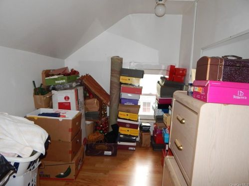 4 Knapp Ave, Middletown NY 10940-5637 exterior