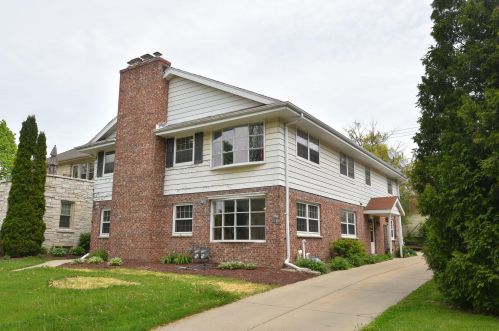 4046 Newhall St, Milwaukee, WI 53211-1938