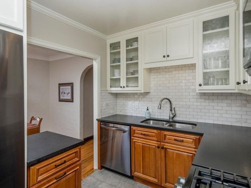 1396 Hartford Ave, Saint Paul MN 55116-1649 exterior