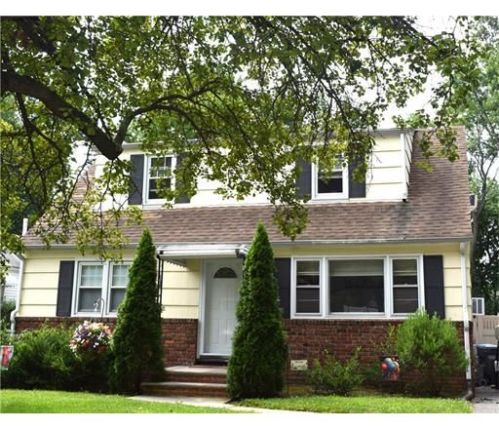 18 Walnut St, Metuchen, NJ 08840-2706