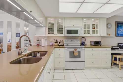 400 Fox Haven Dr, Naples, FL 34104-5105