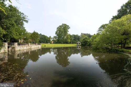 1456 Harvest Xing Dr, Mc Lean VA 22101-5651 exterior