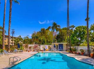 285 Barrington Ave, Los Angeles CA  90049-3366 exterior