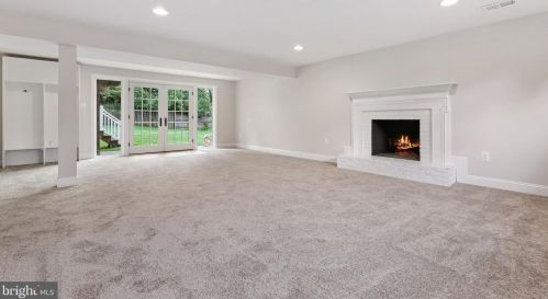 6527 Divine St, Mc Lean VA 22101-4623 exterior