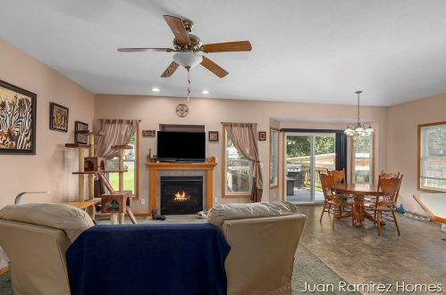 2392 Windy Ridge Dr, Meskegon MI 49442-1474 exterior