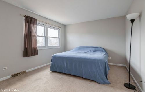 661 Eletson Dr, Bull Valley IL 60014-7490 exterior