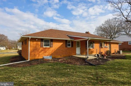 34 Corry Ave, Lancaster PA 17601-3933 exterior