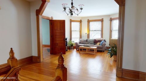 326 Cherry St, Grand Rapids MI 49503-4610 exterior