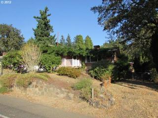 15322 Arista Dr, Portland, OR 97267-2655