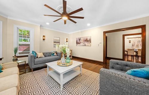 9529 Leavitt St, Chicago, IL 60643-1009