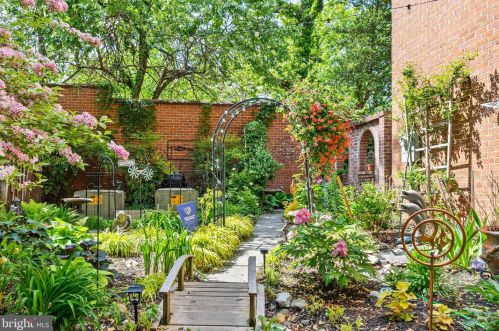 3562 George Mason Dr, Alexandria VA  22302-1034 exterior