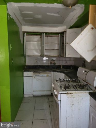 117 Spg Vly Rd, Darby PA 19023-1419 exterior