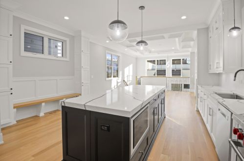 1323 Nelson St, Chicago IL 60657-3103 exterior