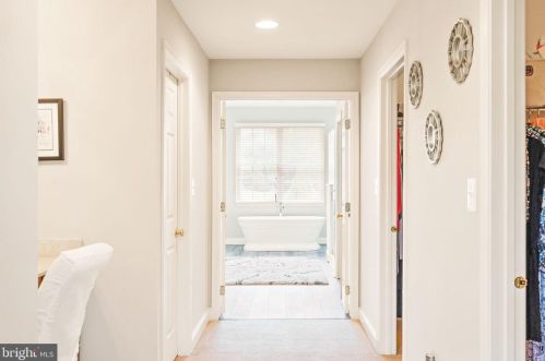 17675 Tobermory Pl, Leesburg VA 20175-7053 exterior