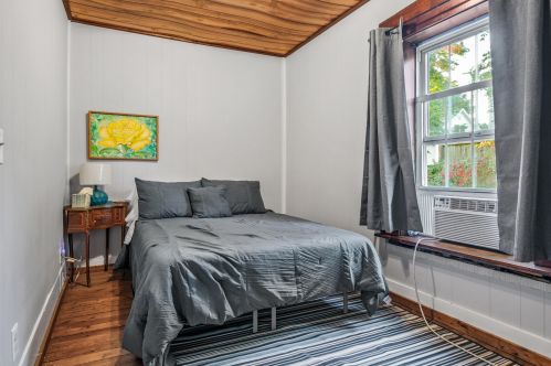 514 Kalamazoo St, Paw Paw MI 49079-1130 exterior